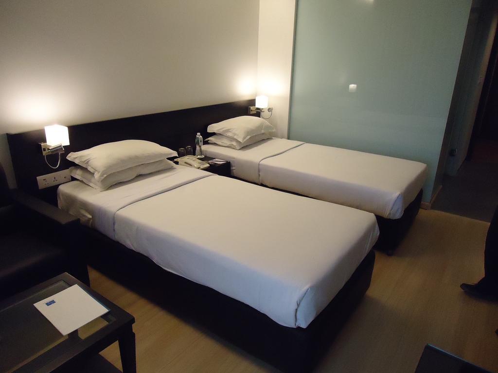 Comfort Inn Sunset Ahmadábád Kültér fotó