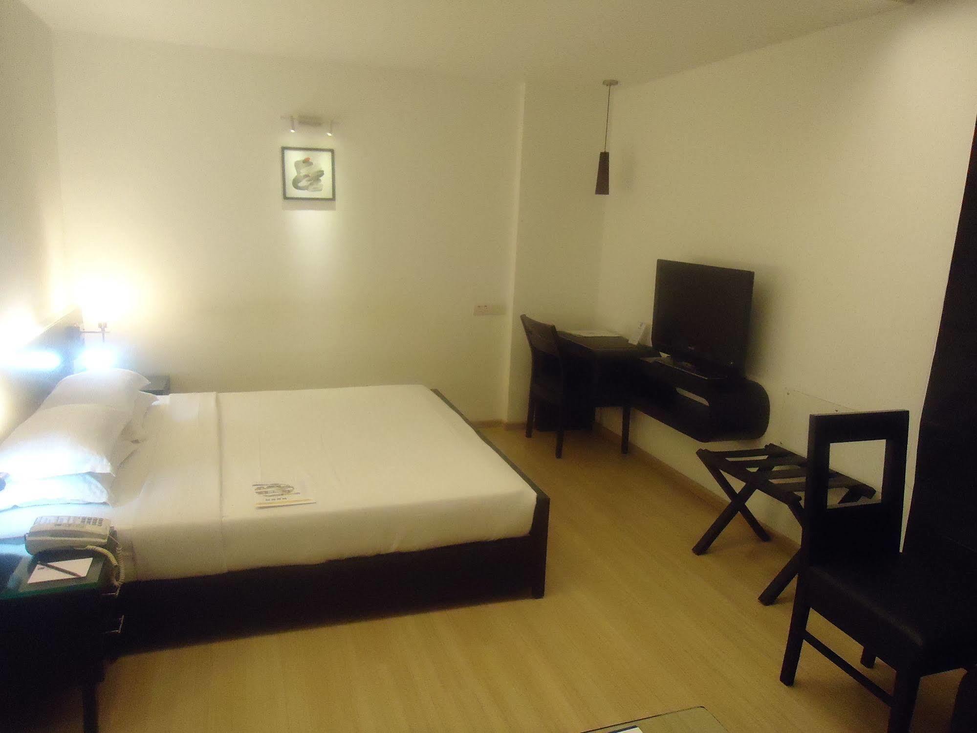 Comfort Inn Sunset Ahmadábád Kültér fotó